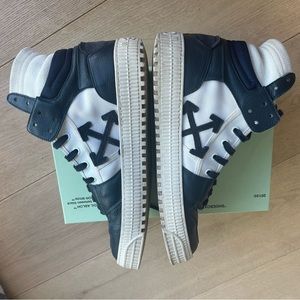 OFF-WHITE Off-Court 3.0 Sneakers - size 43/US 10